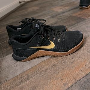Nike Metcon 4 gold, gum and black.
